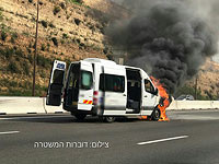 На шоссе №1 загорелся минибус