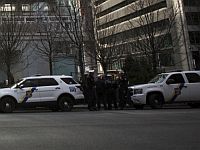 В Вашингтоне ранены двое полицейских, нападавший убит