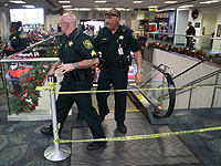 Сына Мохаммеда Али задержали в аэропорту как