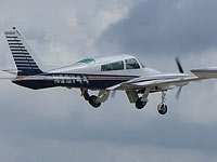 В Калифорнии самолет упал на жилые дома, пилот погиб