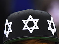 Шапку с цитатой Коэльо конфисковали в ОАЭ как сионистскую пропаганду