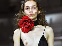 Откровенное начало недели моды в Париже. Фоторепортаж