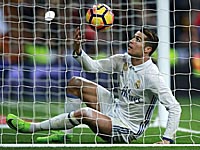 Роналду забил два мяча в последние пять минут встречи. Бэйл удален. 