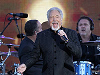 Том Джонс добавил экс-жену Элвиса Пресли к своему донжуанскому списку из 250 имен