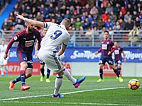 Бензема забил два мяча. 