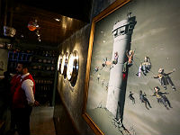 Отель у забора: новый проект Бэнкси в Вифлееме. Фоторепортаж