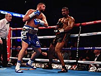 Бокс: Тони Белью выбил Дэвида Хэя за пределы ринга. Экс-чемпион травмирован