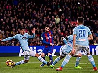 Месси забил два мяча. 