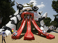 Светские жители района Кирьят-Йовель протестуют против закрытия паба