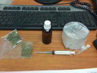 В ходе спецоперации полиция изъяла десятки флаконов с