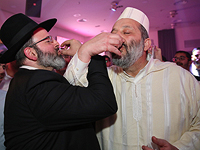 Глава МВД и партии ШАС Арье Дери на празднике Пурим выступил в роли диджея