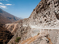 В Перу автобус упал в овраг, не менее 15 погибших