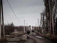Киев приостановил грузовое сообщение с Донбассом