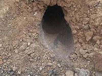 На месте падения ракеты на территории Хоф Ашкелон ведутся саперные работы