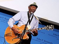 Умер легендарный американский музыкант Чак Берри