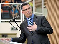 Гидеон Саар раскритиковал реформу экзаменов на аттестат зрелости Шая Пирона