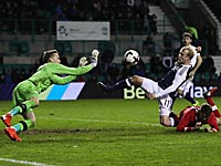 Бородюк начал с поражения. Шотландцы сыграли вничью с канадцами. Чехи разгромили литовцев