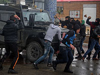 Армейский автомобиль, заехавший в арабскую деревню, подвергся