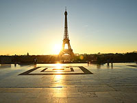 Эйфелеву башню окружат перегородками для предотвращения наездов на посетителей
