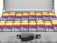 18-летняя румынская модель Александра Кефрен продала с аукциона свою девственность за 2,3 миллиона евро