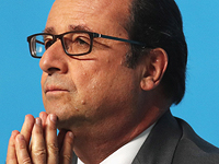 Facebook президента Франции был взломан хакерами