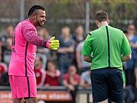 Бывший вратарь сборной Германии, попробовавший себя в WWE, вернулся из рестлинга в футбол