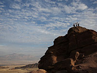 Группа российских бизнесменов отправляется в пешее паломничество через пустыню Арава