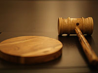 Трое солдат приговорены к 42 дням тюрьмы за жестокое обращение с террористом