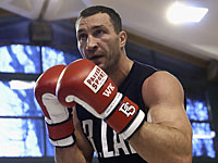 Владимир Кличко готовится к бою за титулы чемпиона мира. Фоторепортаж