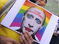 В России запрещено изображение Владимира Путина в гей-макияже   