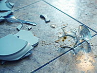 Звук бьющейся посуды посетители торгового центра