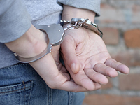 Во Флориде 10-летнего аутиста заковали в наручники в школе