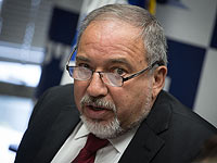 Либерман выступил в защиту радио РЭКА и осудил поселенцев, напавших на солдат 