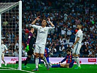 Месси забил два мяча. Рамос удален.