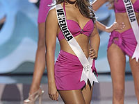 Еще один иск против United Airlines: в 2013 году бортпроводники применили силу к бывшей королеве красоты