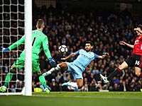 Феллаини получил две желтых карточки за минуту. 