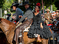 Весенняя ярмарка в Севилье: коррида, танцы и коктейли. Фоторепортаж