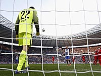 Невероятная ошибка вратаря. Автогол Хедиры.