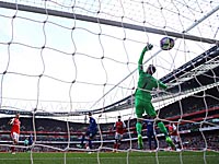 Битва британских гигантов: забив два гола за три минуты,