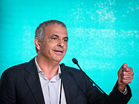 Моше Кахлон представил программу поддержки молодых семей