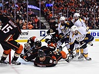 Начались финалы конференций. 