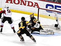 Евгений Малкин забил.