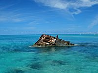 В районе Бермудского треугольника пропал самолет с двумя взрослыми и двумя детьми