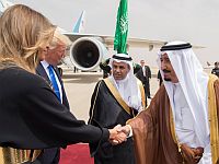 Наряды жены и дочери Трампа в Эр-Рияде: строго, но без платков