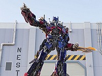 Российский каскадер построил робота-трансформера на базе автомобиля Lada. ВИДЕО