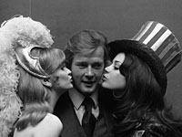 Актер Роджер Мур,