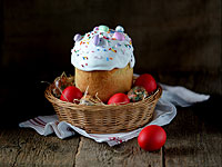 Суд оправдал женщину, опубликовавшую в соцсетях фото  пасхального кулича и яиц