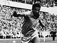 Исчезли  останки легендарного футболиста Гарринчи