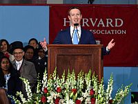 Через 12 лет после отчисления из Гарварда Марк Цукерберг получил ученую степень