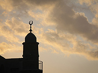 Неизвестные обстреляли машину имама из деревни Арара